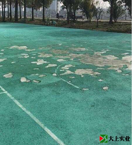 丙烯酸球场起泡脱层