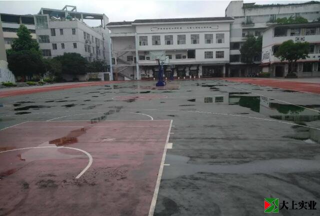 旧篮球场