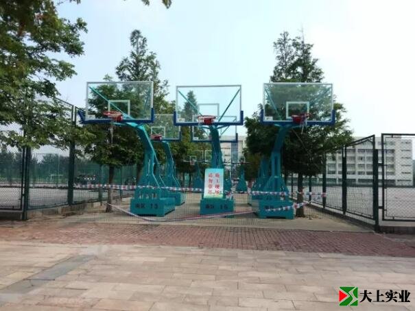 篮球架