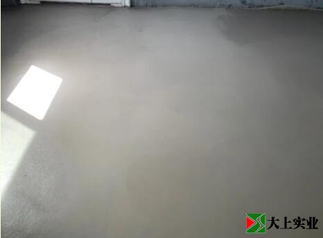 地下车库地坪摊铺完成