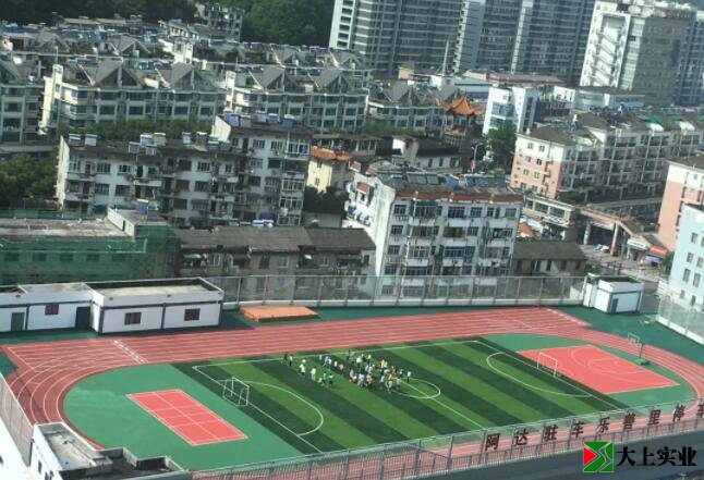 柏树小学新田径运动场