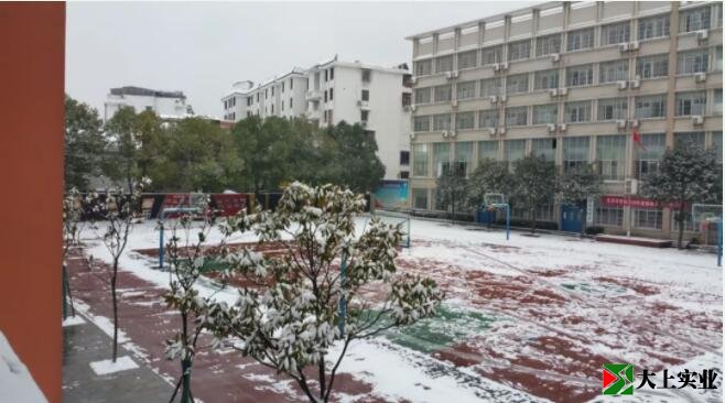 塑胶跑道结冰