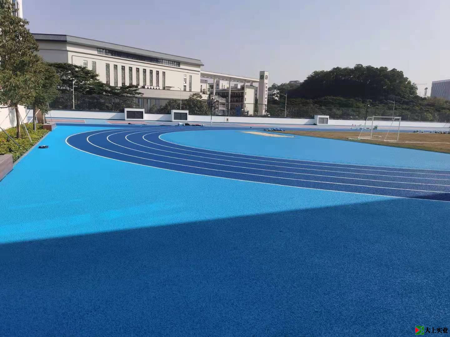 做塑胶跑道的人