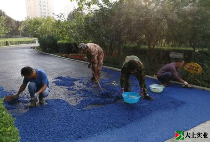 铺塑胶跑道
