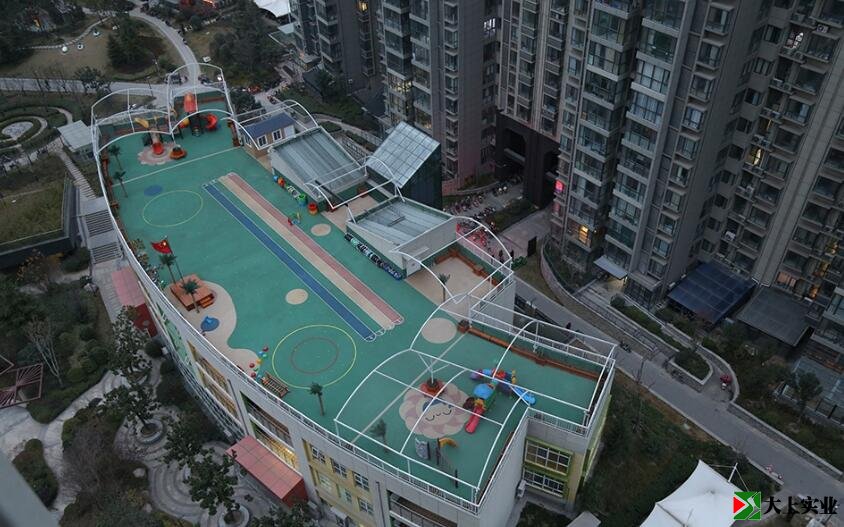 幼儿园楼顶运动场