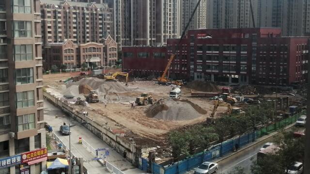 10天时间，一座学校塑胶跑道，建设完成