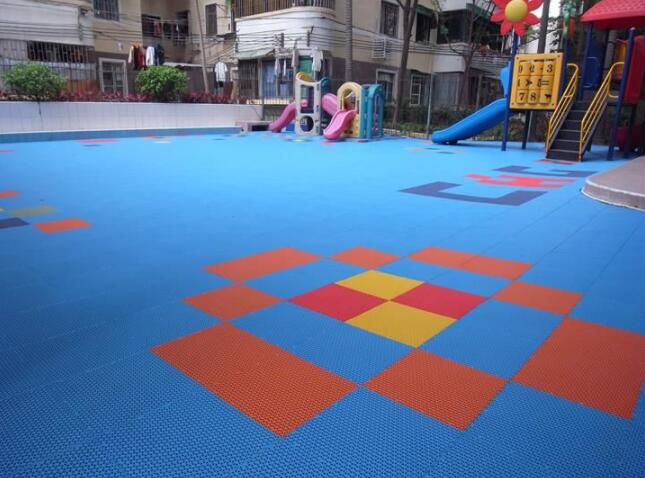 幼儿园地面材料悬浮拼装地板