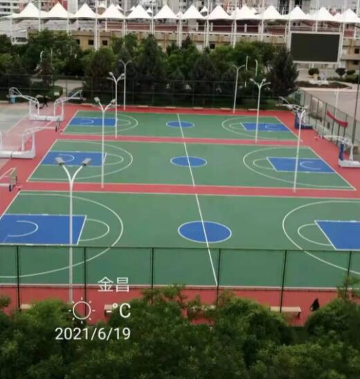升级改造后的篮球场