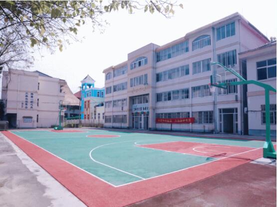新建篮球场