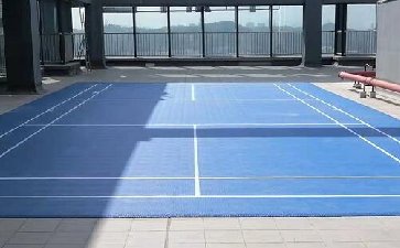 深圳平湖中科谷楼顶悬浮地板羽毛球场