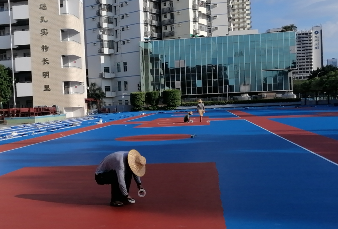 深圳洪湖小学塑胶跑道篮球场施工