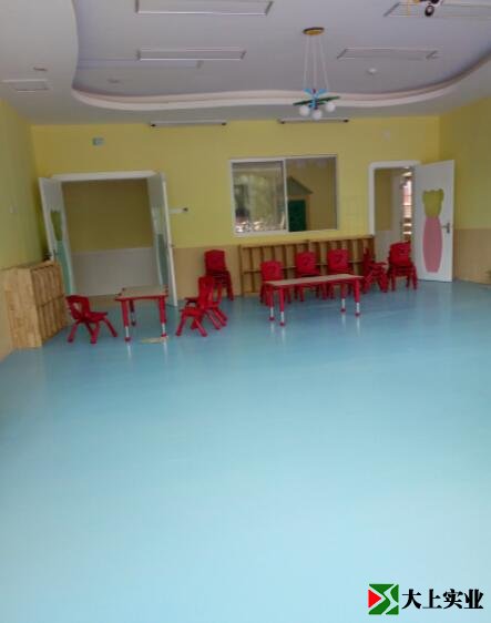 幼儿园教室内的PVC地板