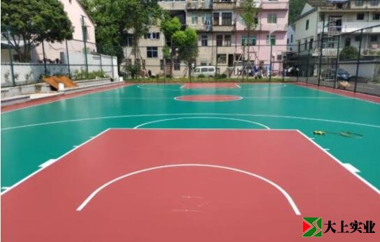 小区内建篮球场