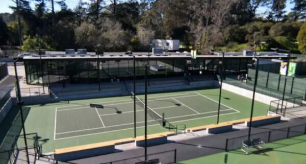 旧金山翻新2千八百万元的公共网球场长什么样？